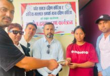 घाइते पवित्रा जीसीको उपचारार्थ संकलित ६५ हजार रुपैयाँ परिवारलाई हस्तान्तरण